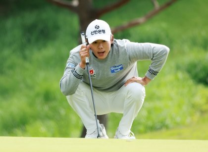 [GT골프] 퍼팅라이 살피는 김성현, 코오롱 제68회 한국오픈